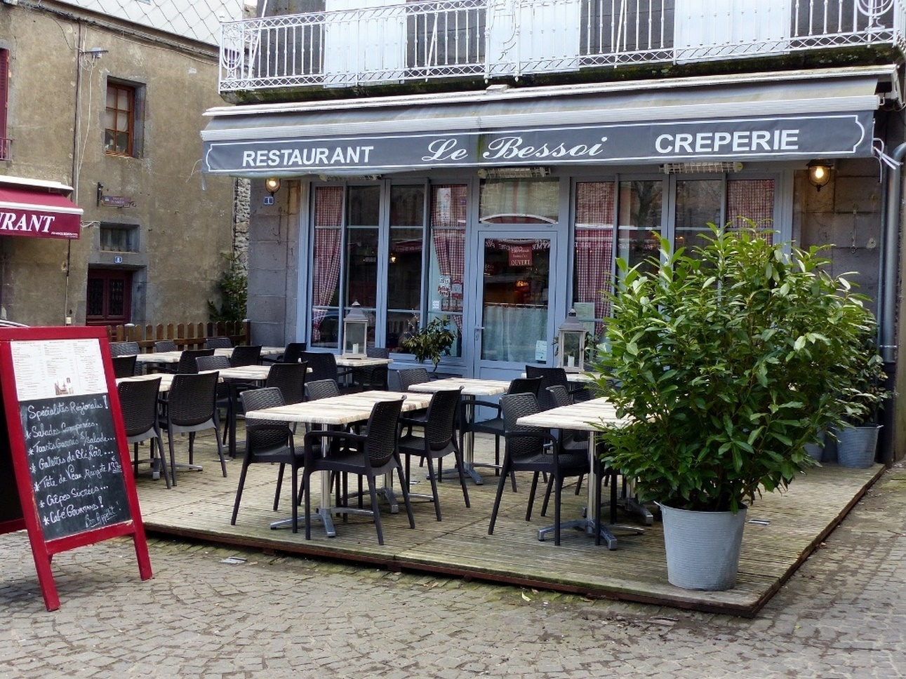 Super Besse - Le Bessoi in Besse, the wooden terrace, very popular in summer