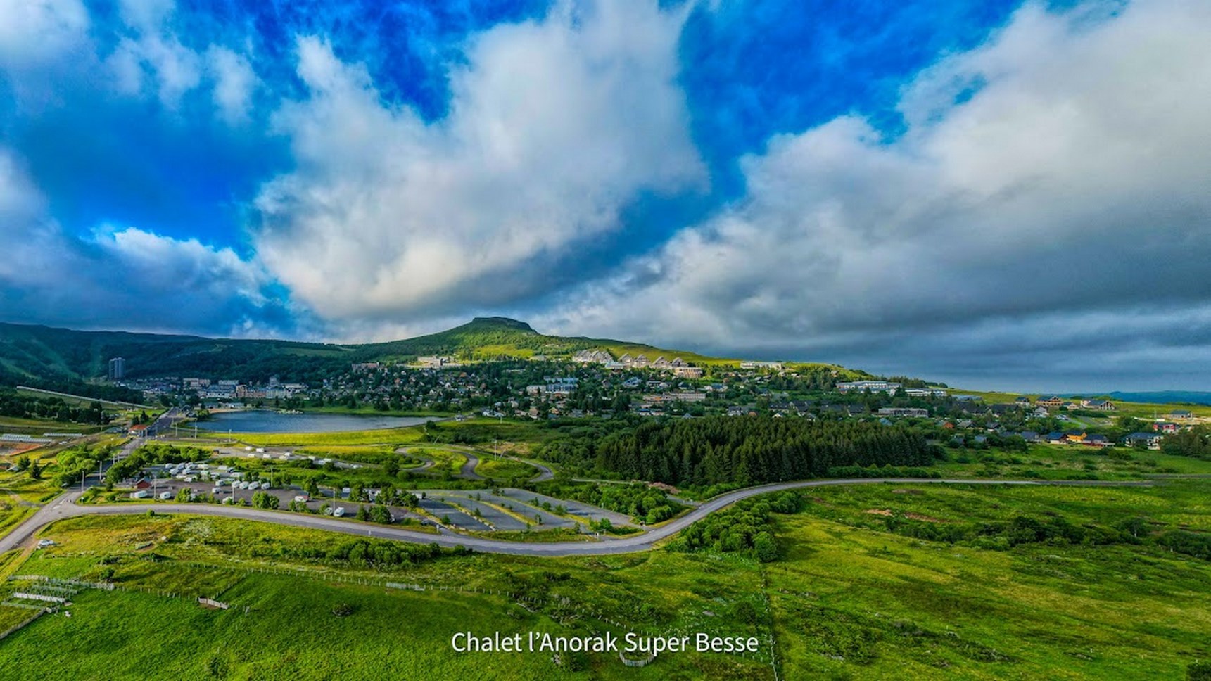 Admire the panorama of the summer resort of Super Besse from Chalet Ma Cambuse.