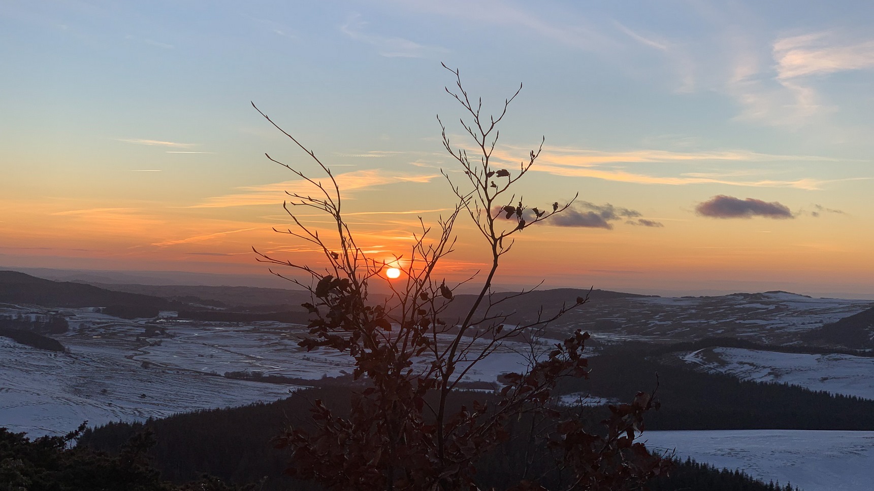 Puy de Montchal: A Splendid Panorama over the Monts du Cantal and the Cezalier Plateau