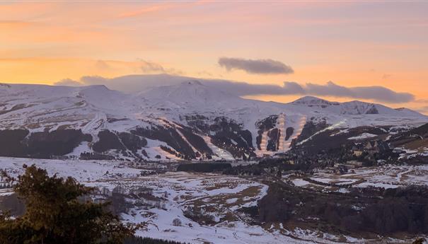 Puy de Montchal: Exceptional Panorama over the Sancy Massif and Super Besse