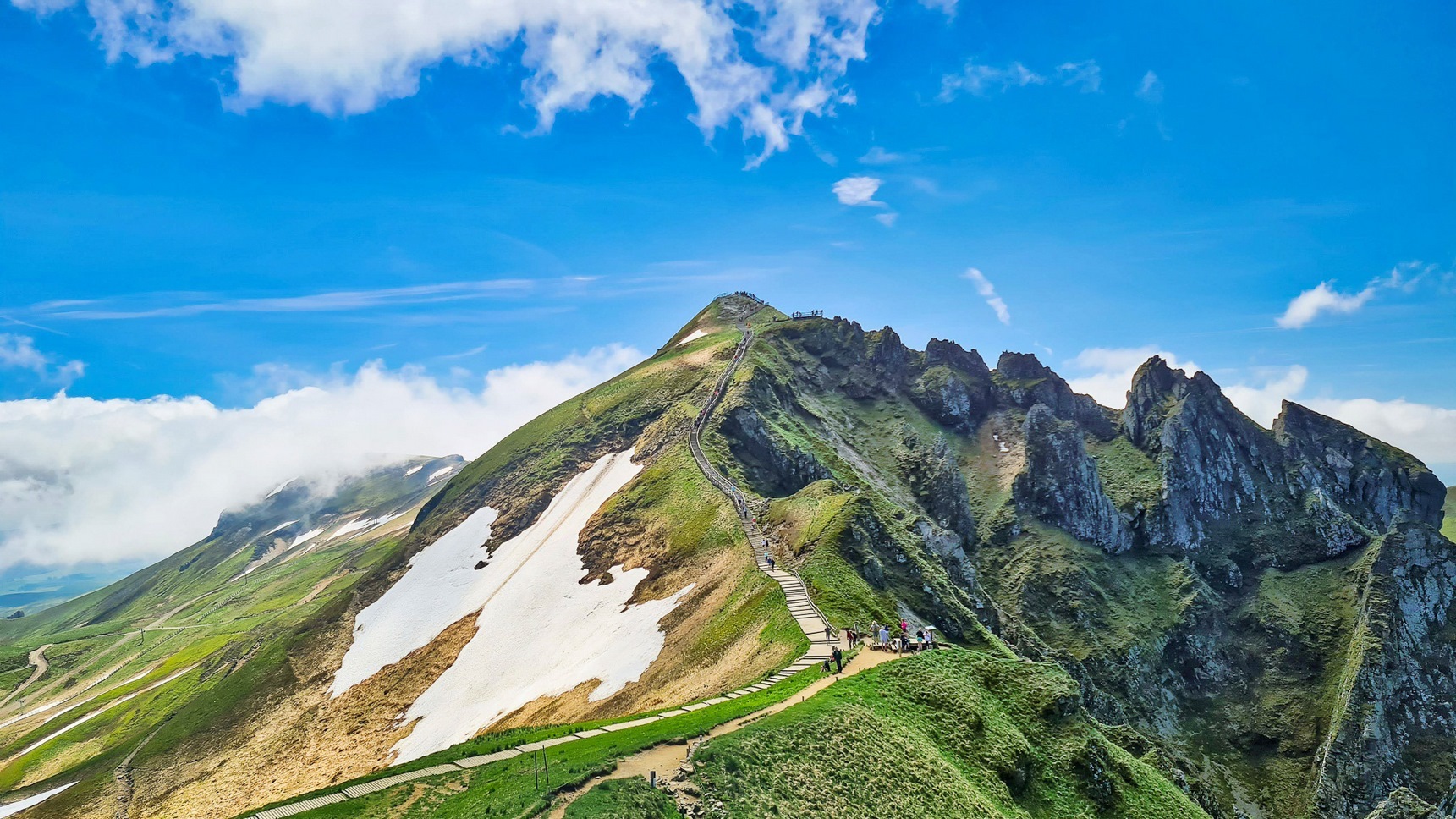 Puy de Sancy: Ascent and descent by cable car for an unforgettable panorama