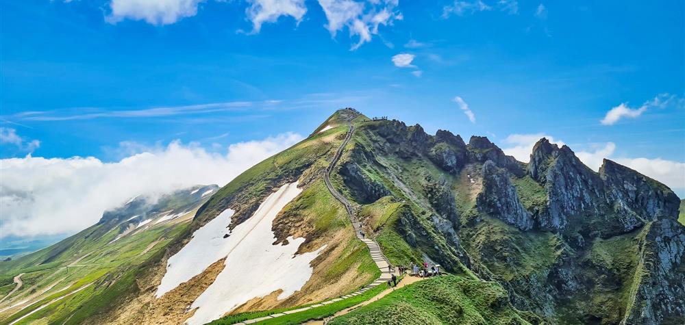 Puy de Sancy: Ascent and descent by cable car for an unforgettable panorama