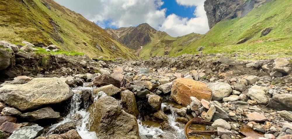 Val d'Enfer Stream: Source of the Dordogne, A Hidden Treasure of the Sancy Massif
