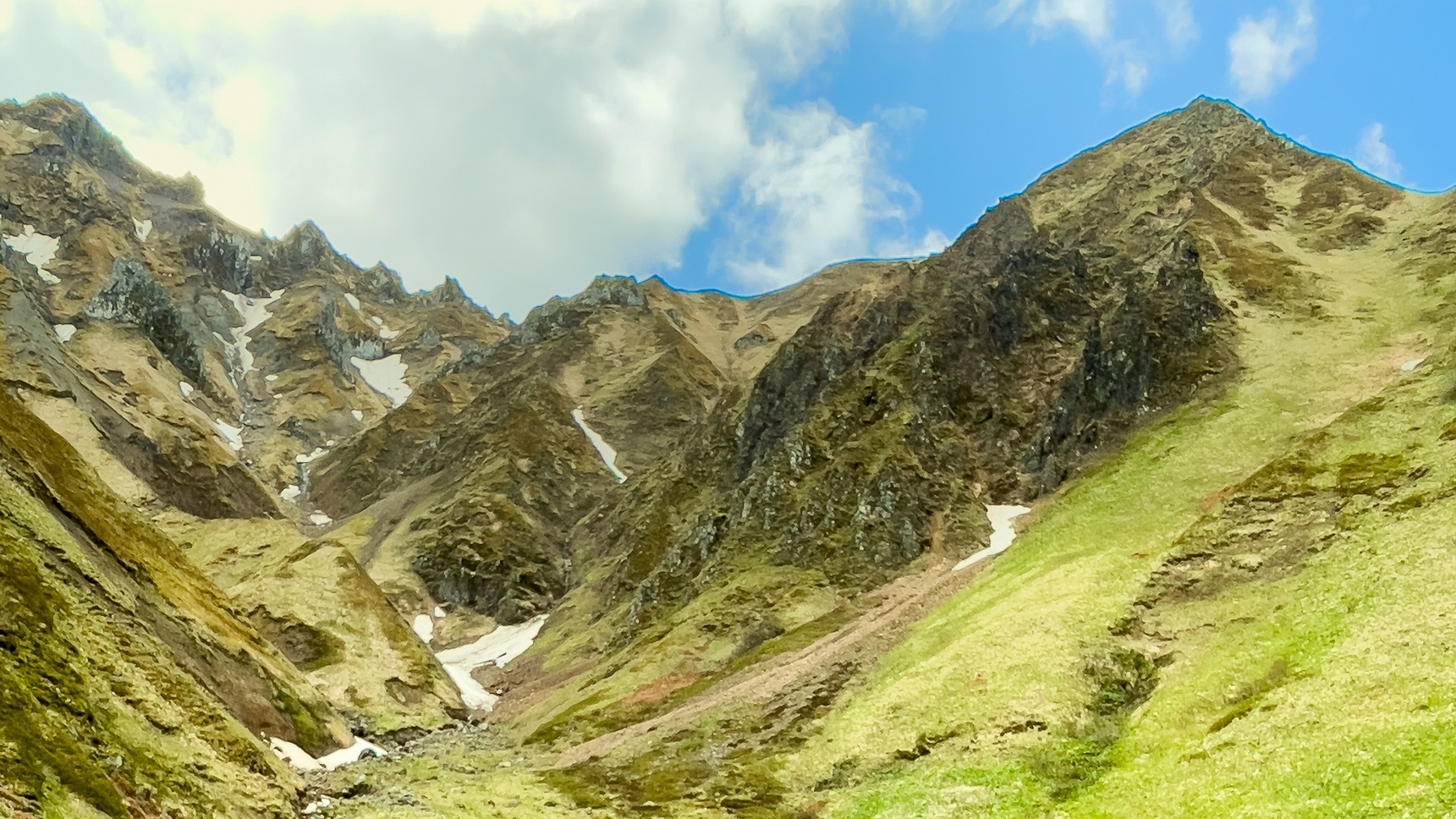 Puy de Sancy: The Val d'Enfer Valley, an Enchanted Passage in Auvergne