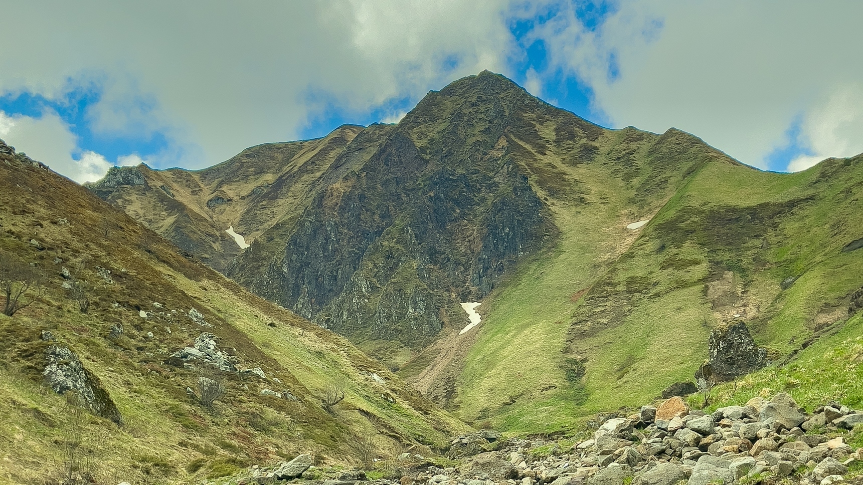 Chastreix-Sancy Nature Reserve: The Val d'Enfer Valley, a Natural Treasure of Puy-de-Dôme