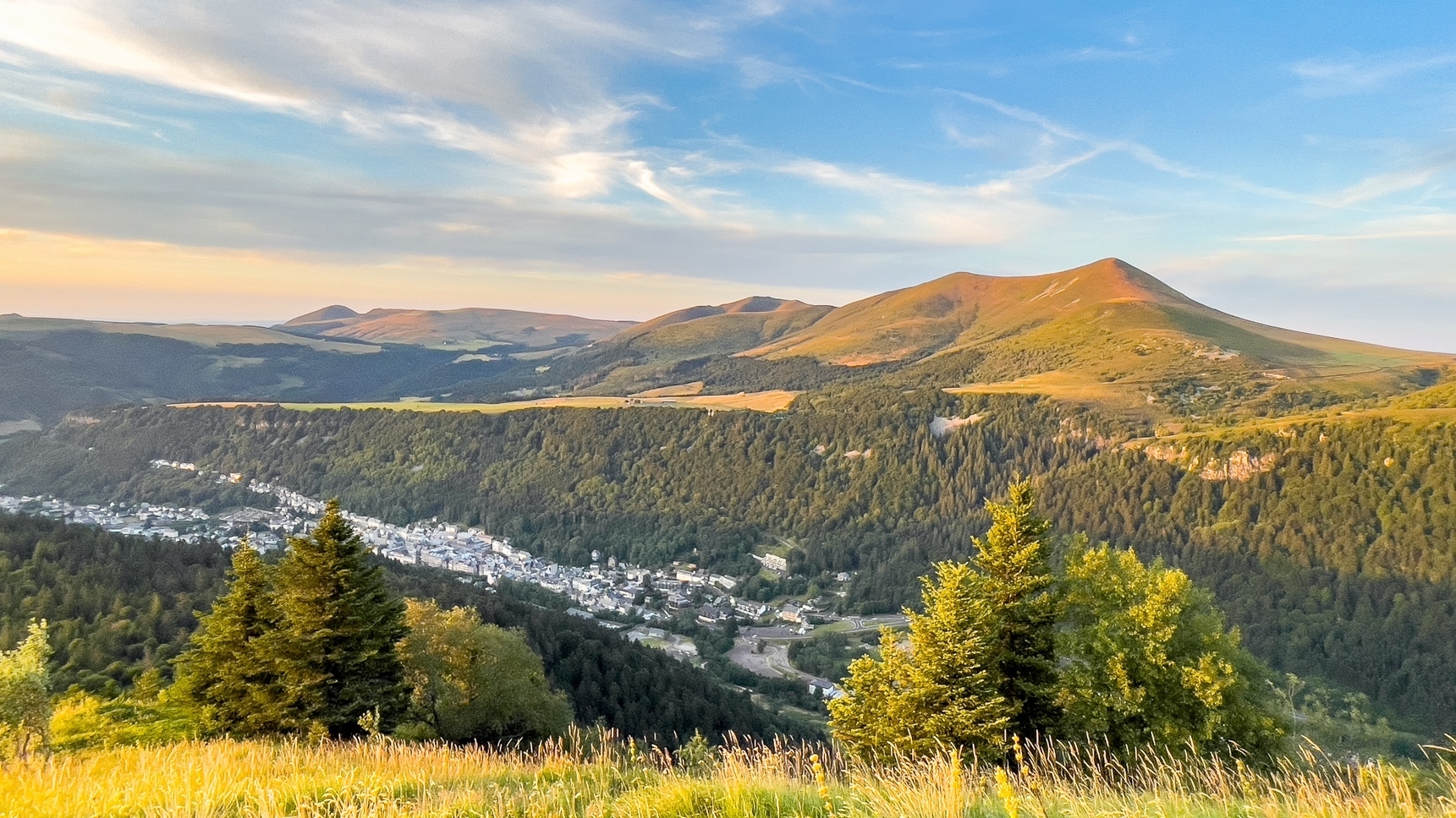 Puy du Capucin, Mont Dore and Massif Adventif: An Adventure in the Heart of the Volcanoes