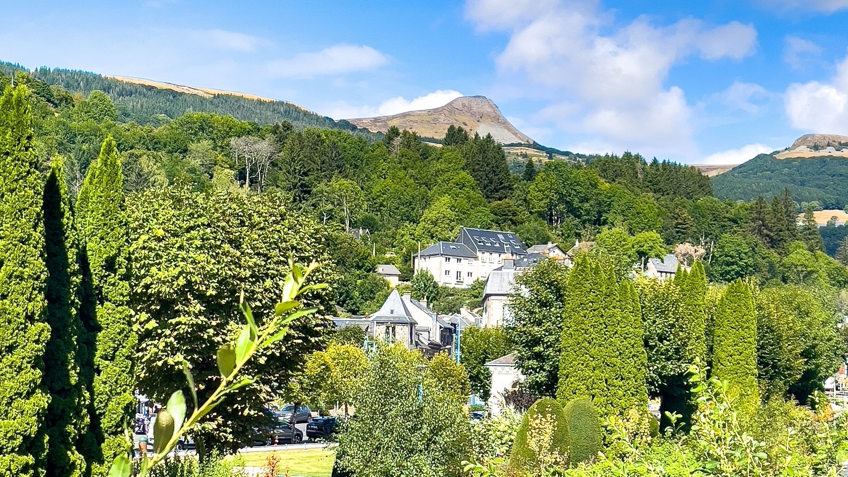 La Bourboule, a spa town dominated by the imposing silhouette of the Banne d'Ordanche.