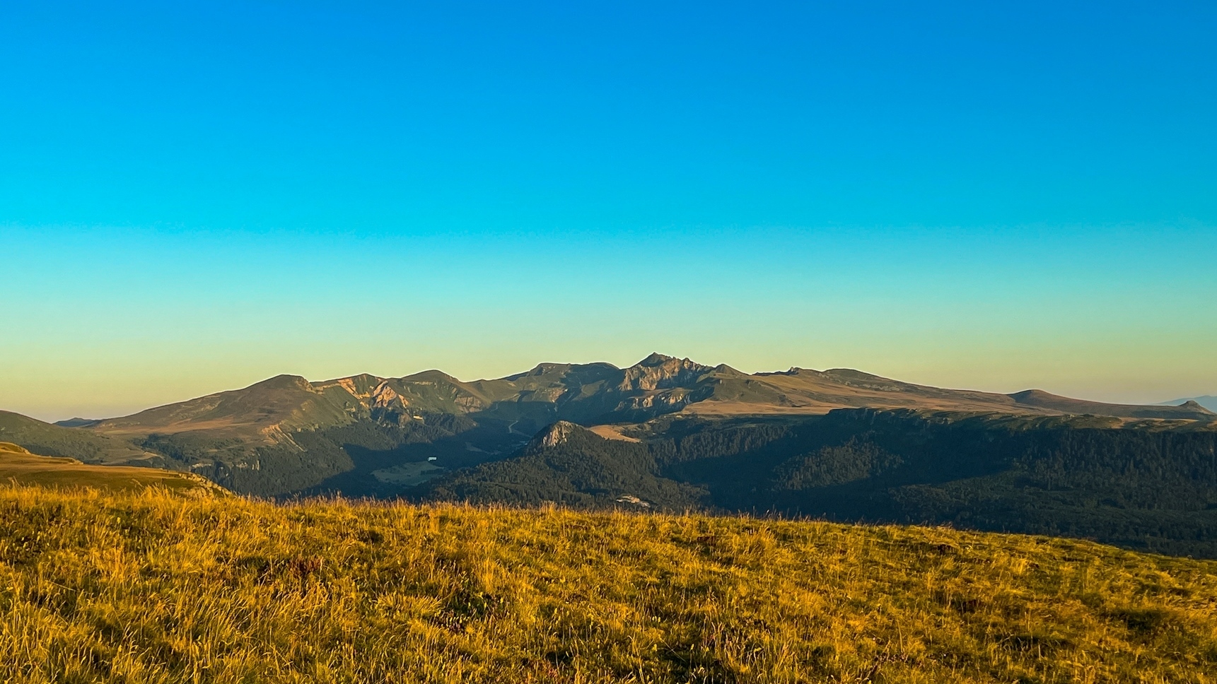 La Banne d'Ordanche: A breathtaking panorama of the Sancy Massif.