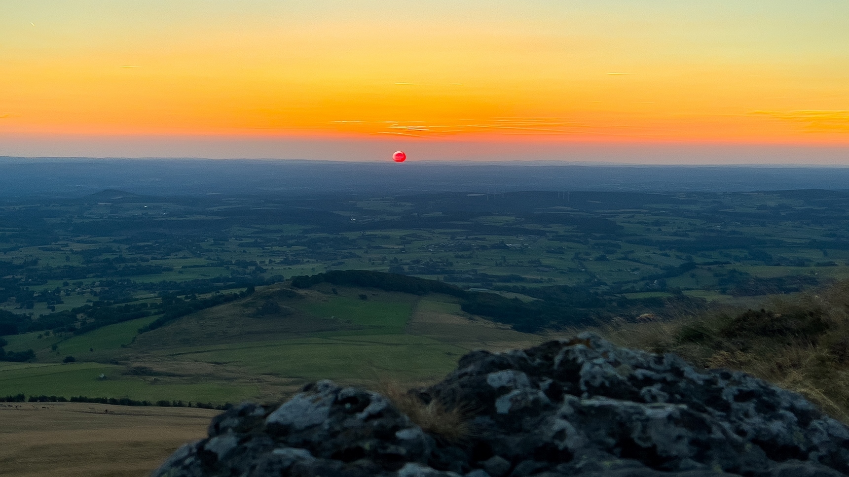 La Banne d'Ordanche: A 360° panorama of the Auvergne countryside.