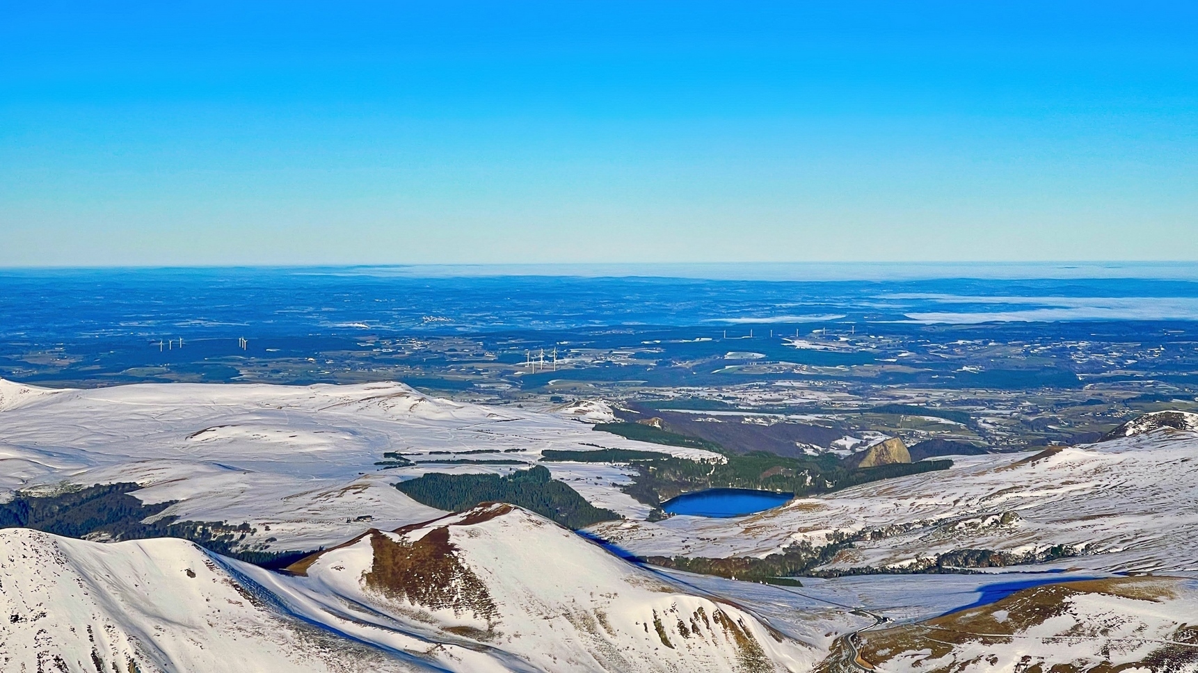 Auvergne Montgolfière: Lake Guéry and Massif Adventif in a New Light