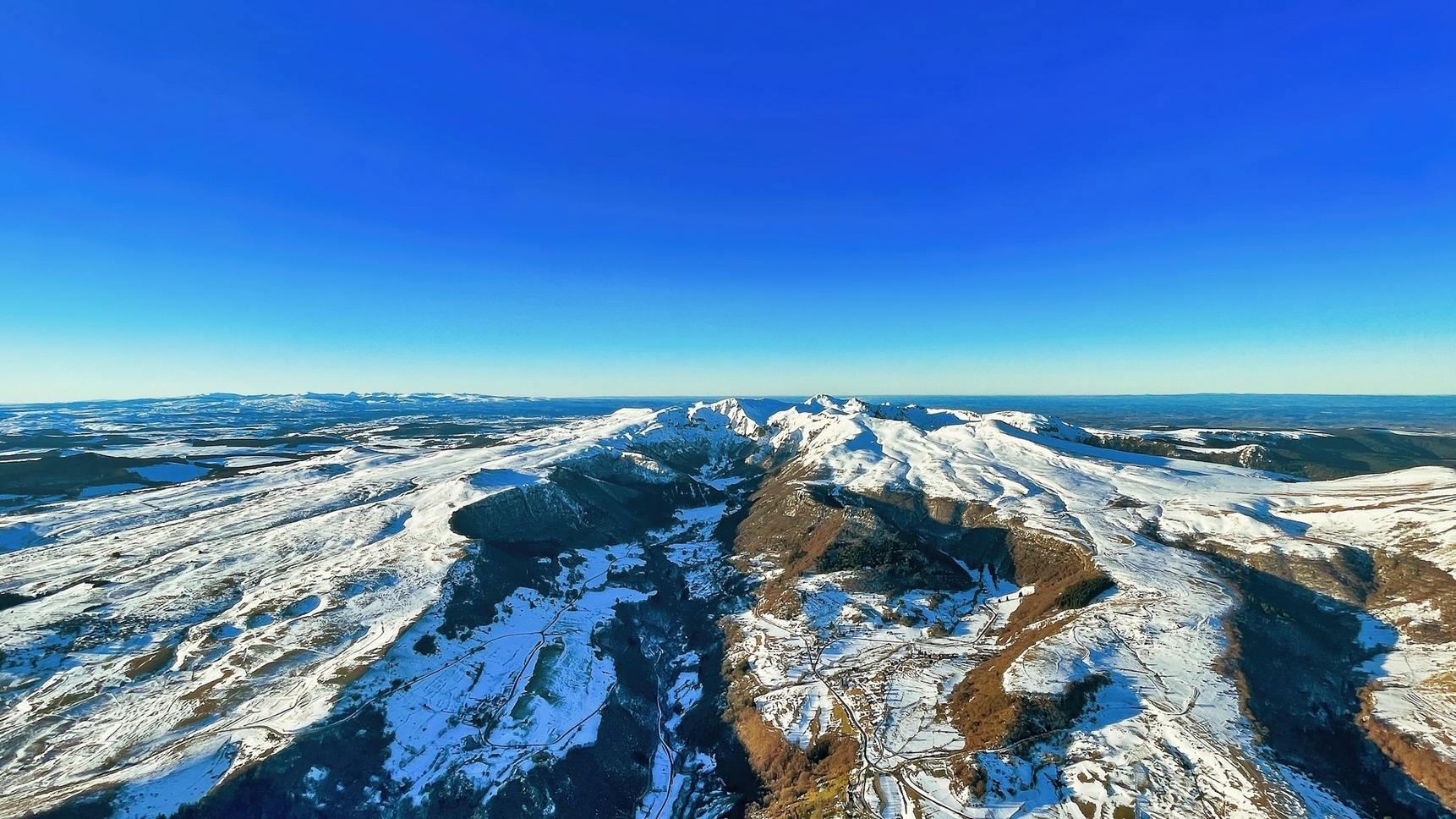 Auvergne Montgolfière: Captivating Flight Over the Chaudefour Valley