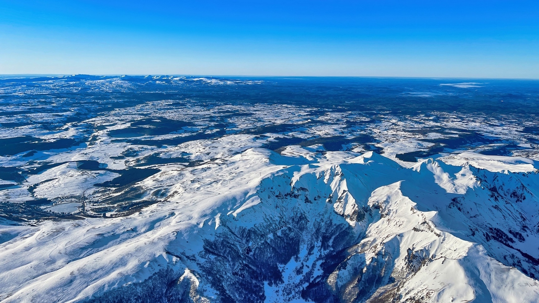 Auvergne Montgolfière: Puy de Sancy: A Magical Flight above the Roof of Auvergne