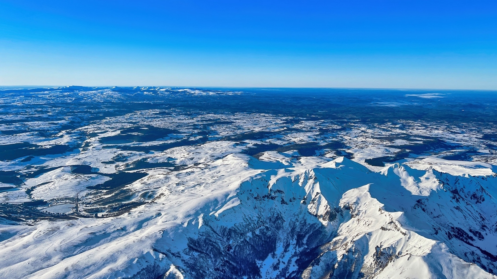 Auvergne Montgolfière: The Sancy Massif seen from the Sky, a Unique Experience