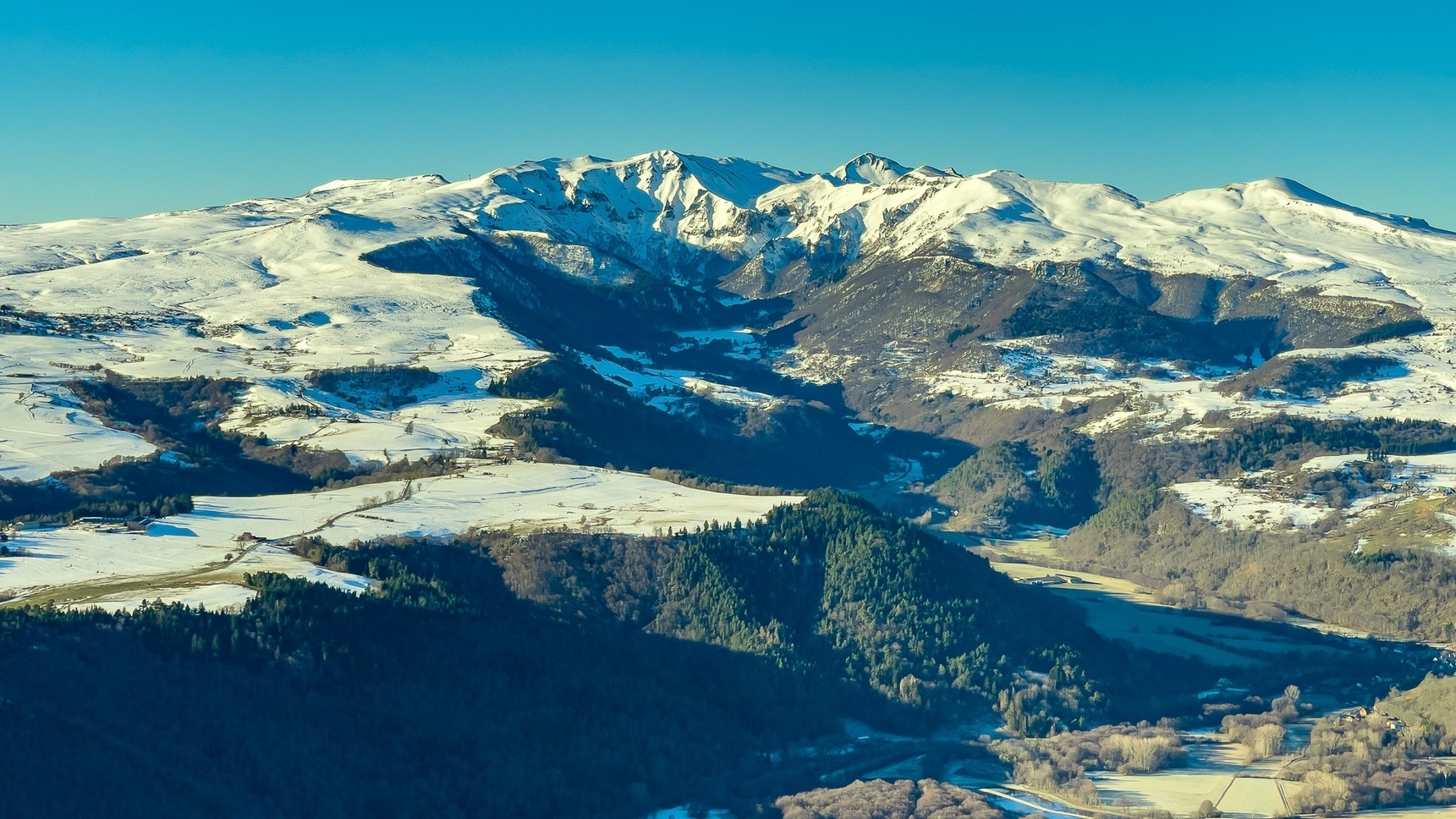 Auvergne Montgolfière: Enchanted Flight over the Chaudefour Valley