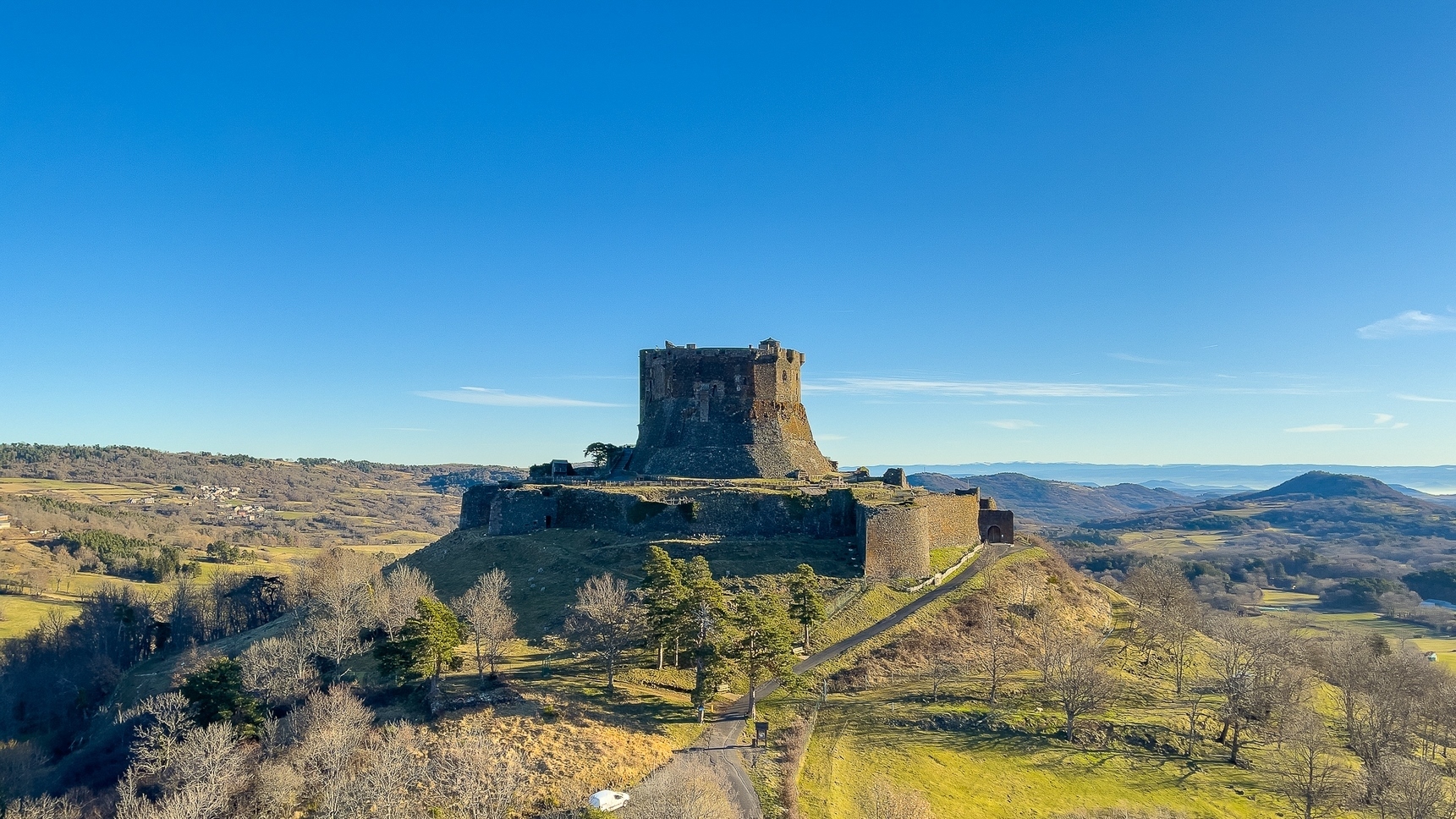 Auvergne Montgolfière: Murol Castle: A Historic Flight over a Medieval Site