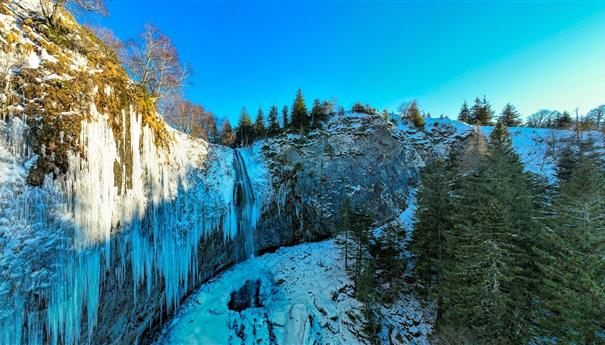 Grande Cascade du Sancy: A Breathtaking Ice Show