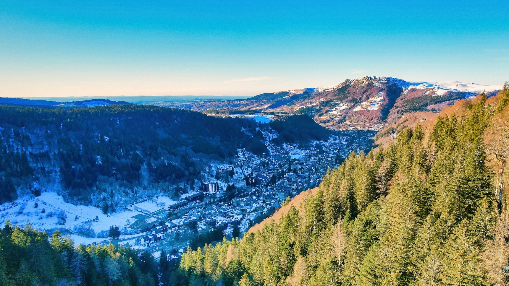 Grande Cascade du Mont Dore: Magnificent Panorama of the City