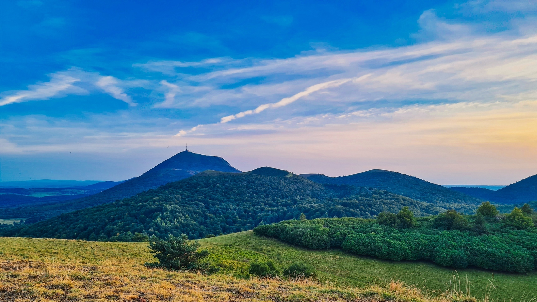 Chaîne des Puys and Puy de Dôme - Highest Summit - Exceptional Volcanic Landscapes