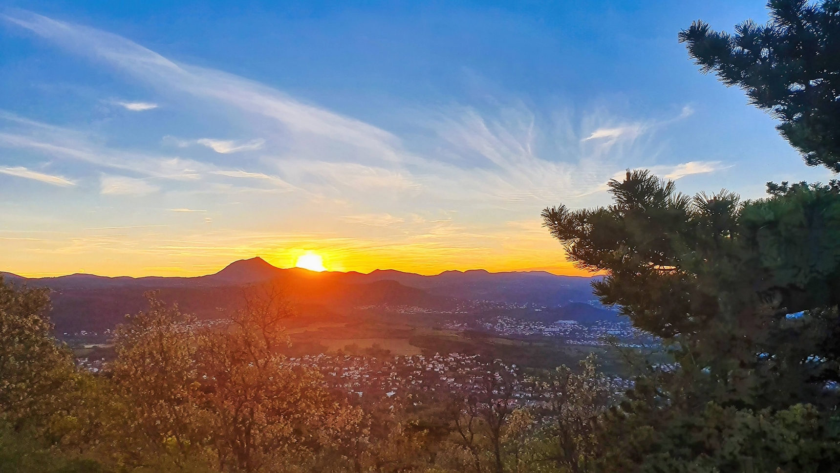 Plateau de Gergovie - Sunset - Puy de Dôme - Magic Show