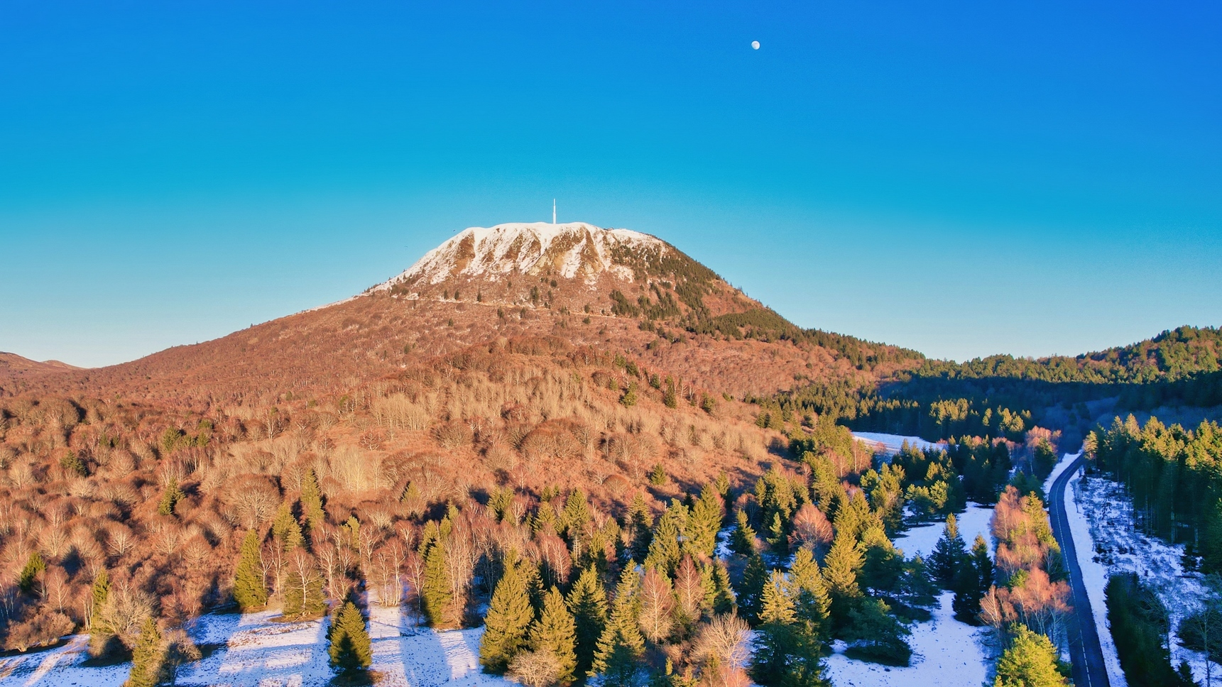 Puy de Dôme - Under the Snow - Magical Landscape