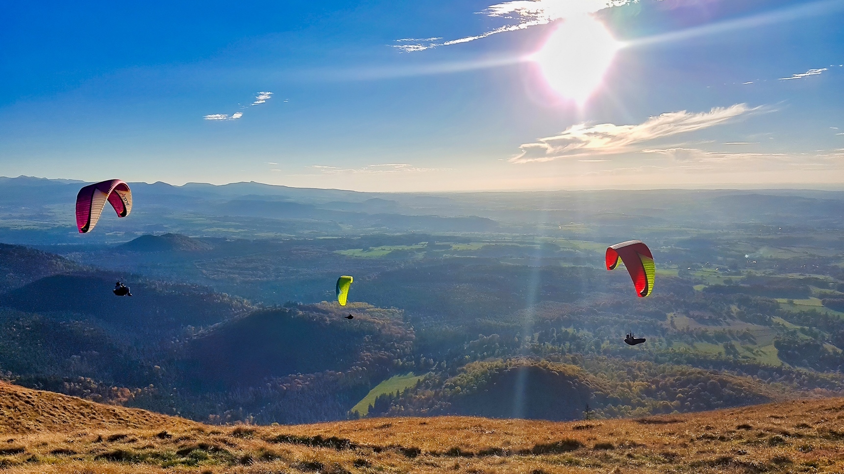 Puy de Dôme - Paragliding - Unique Place - Exceptional Sensations & Views