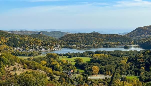 Lake Chambon: Autumn Colors and Breathtaking View of Murol Castle