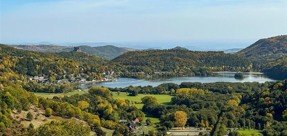 Lake Chambon: Autumn Colors and Breathtaking View of Murol Castle