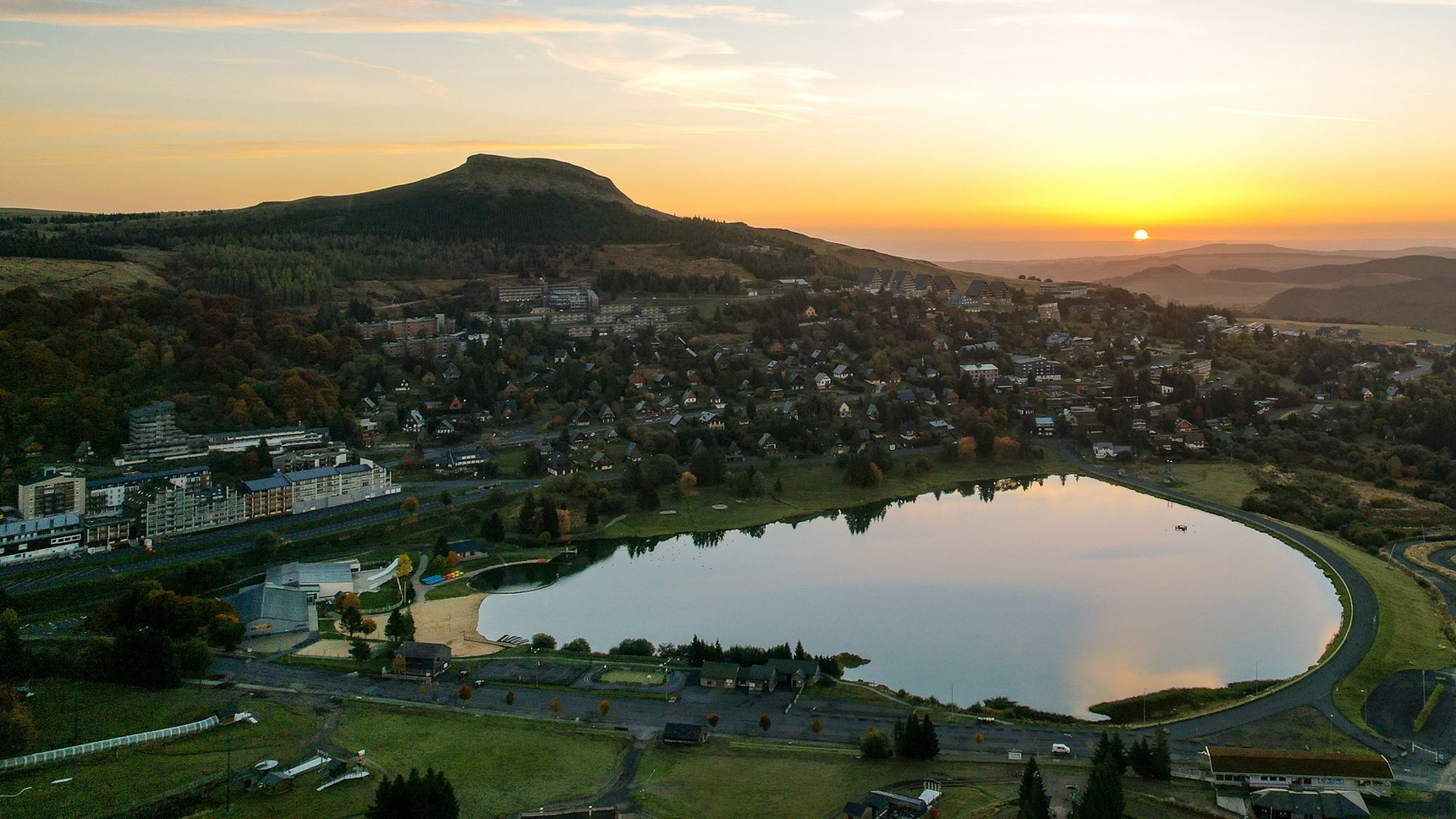 Super Besse: A magical sunrise on the autumn colors!