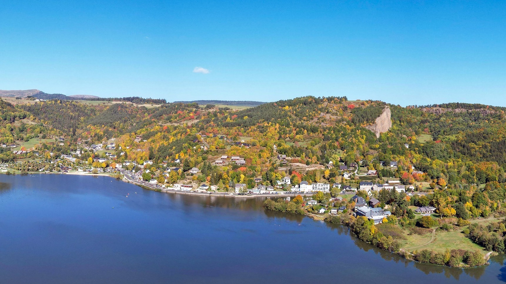 Super Besse: Discover Lake Chambon and its Exceptional Panoramic Views