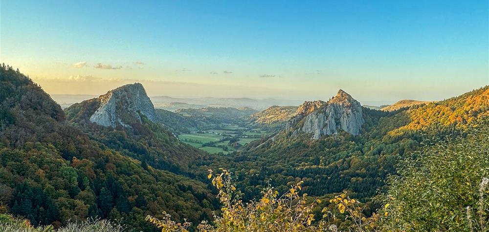 Roches Tuilière and Sanadoire: Autumn Colors and Magic of the Sunset
