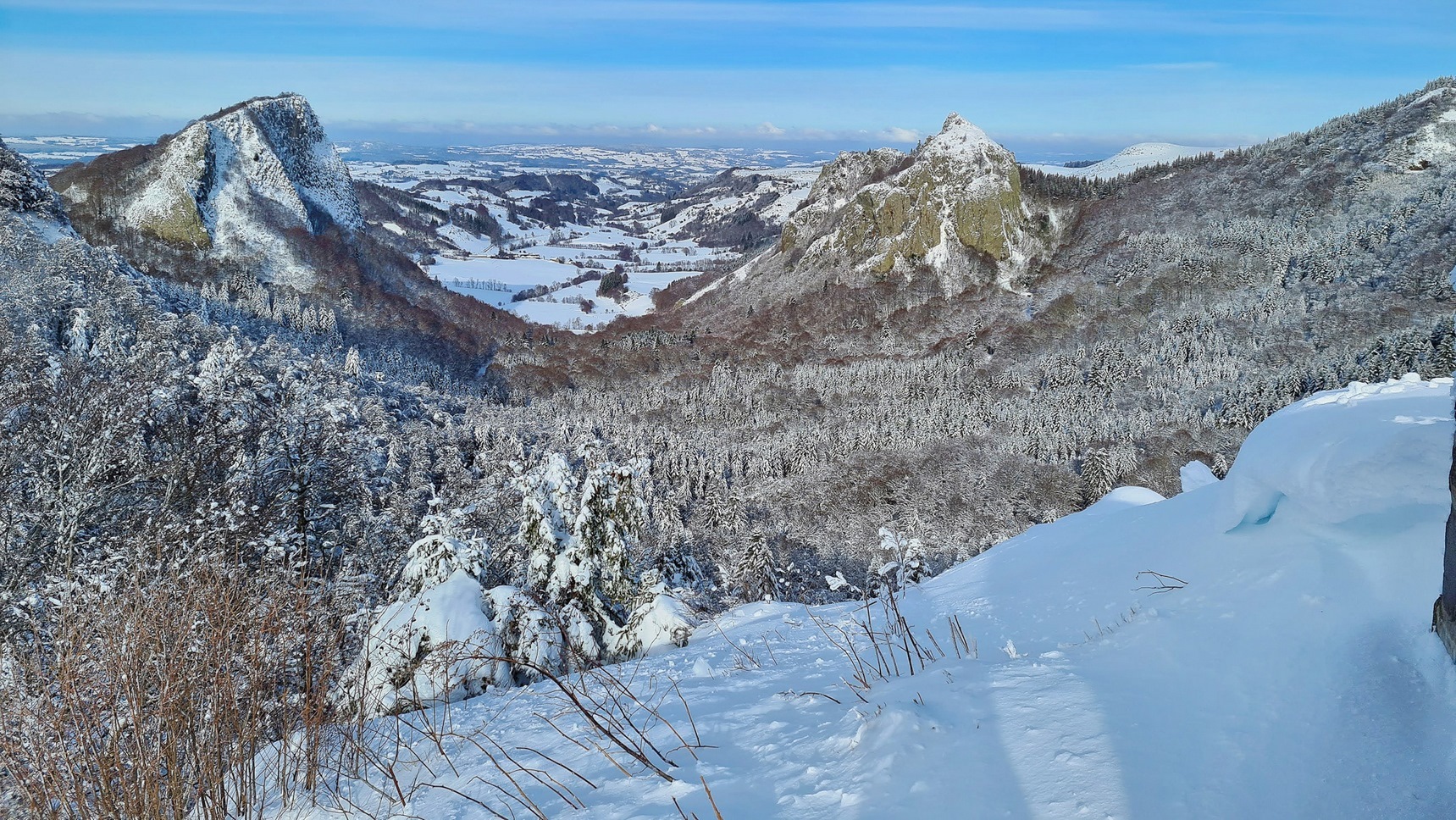 Roches Tuilière and Sanadoire: Winter Magic and Snowy Landscapes