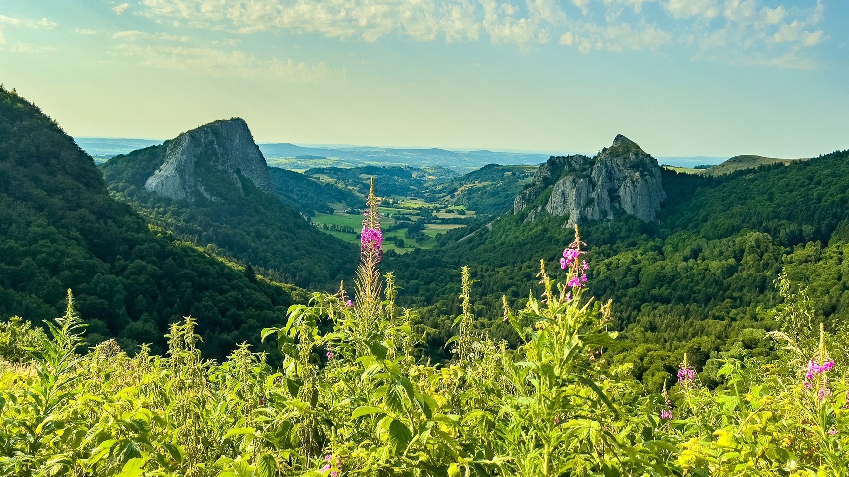 Roches Tuilière and Sanadoire: Summer Panoramas and Lush Nature