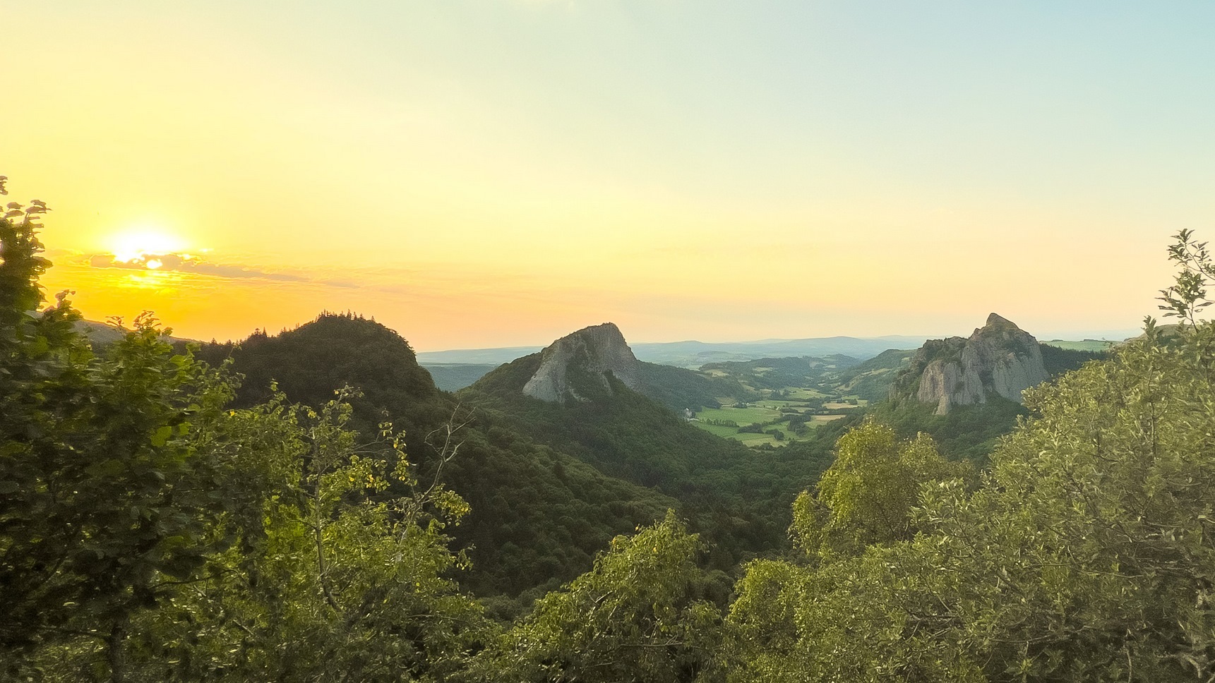 Roches Tuilière and Sanadoire: Magical Sunset and Natural Spectacle