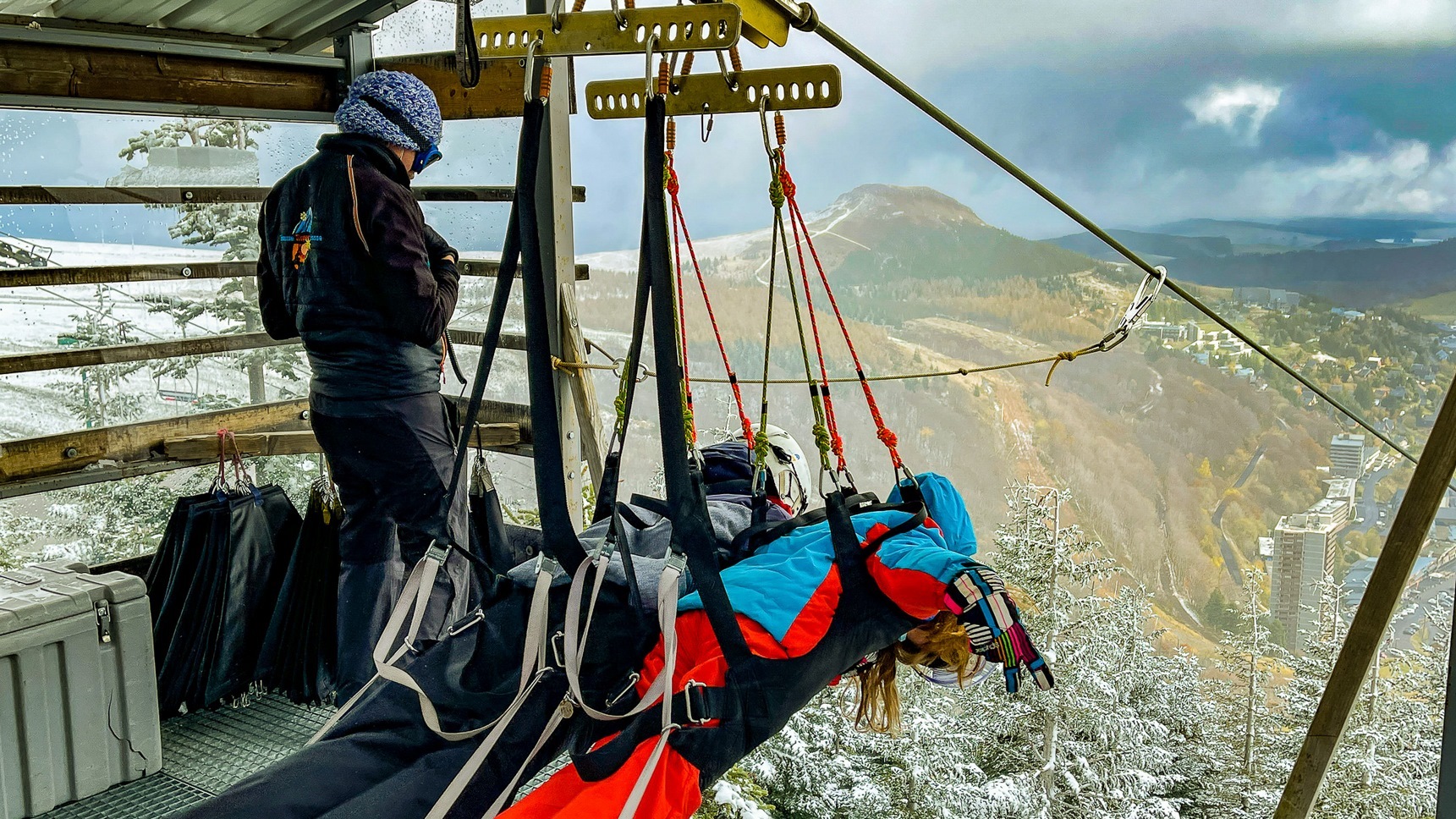 Fantasticable Super Besse Zipline: Adventure Duo towards Lac des Hermines!