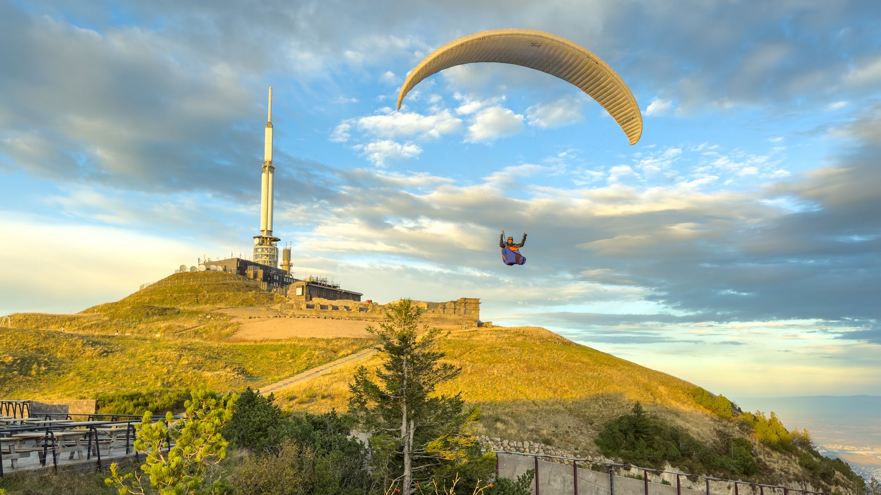 Puy de Dôme - Summit - Mecca for Paragliding - Thrills & Exceptional Views