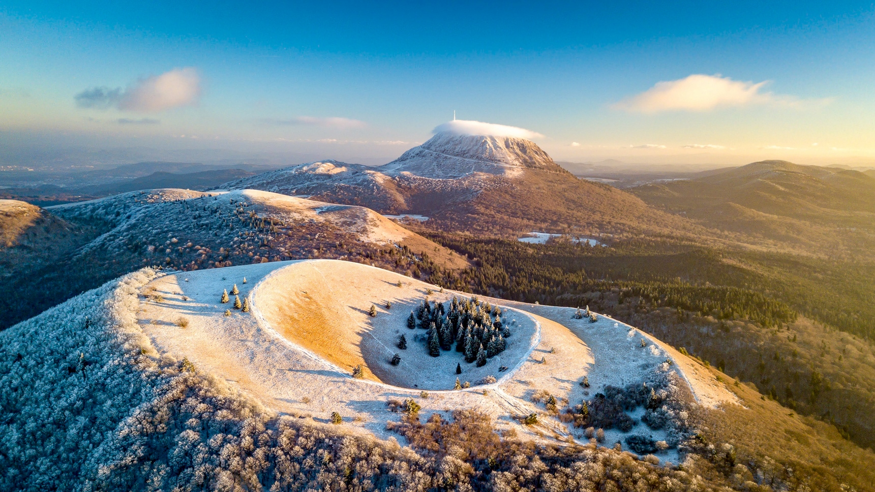 Chaîne des Puys: Volcanoes and Puy de Dôme - Impressive Panorama