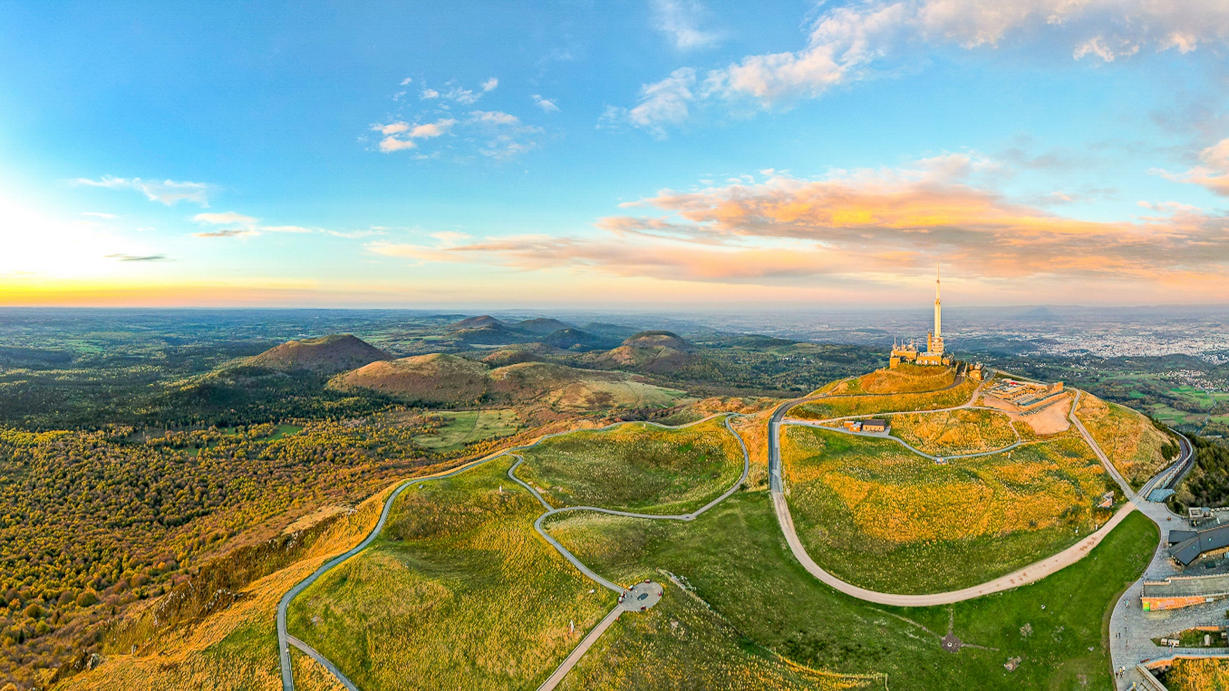 Summit of Puy de Dôme - Chaîne des Puys - Unique Panorama