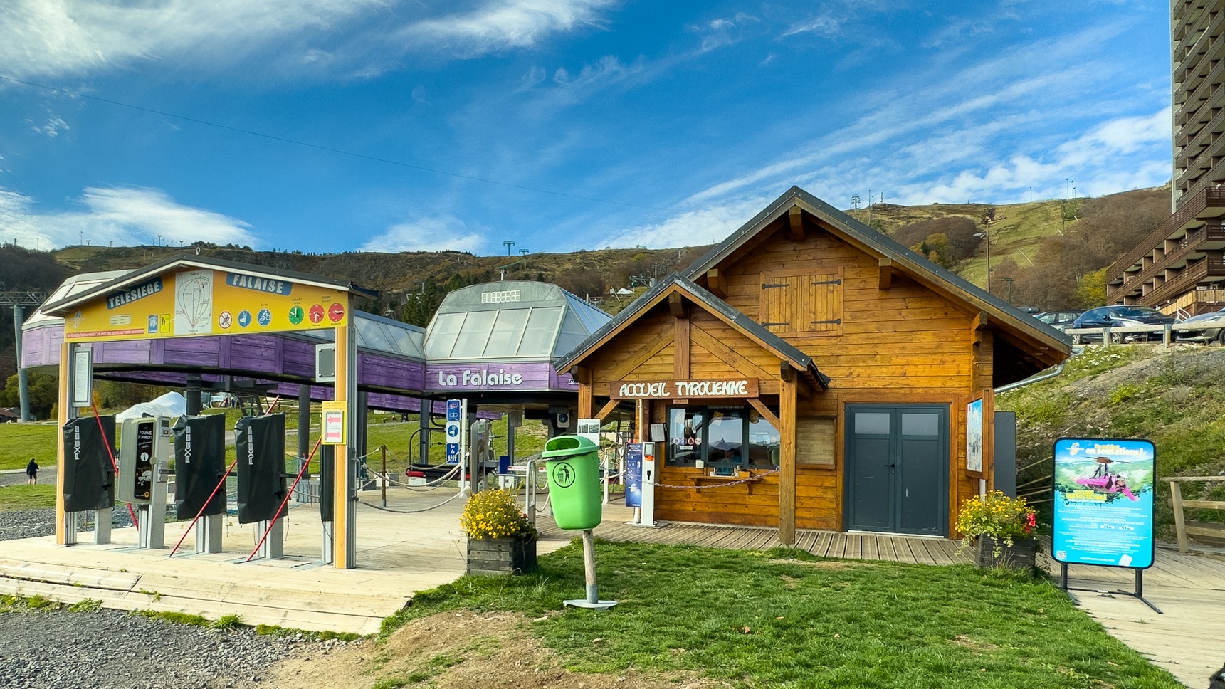 Super Besse: Zipline - Ready for Departure from the Station!