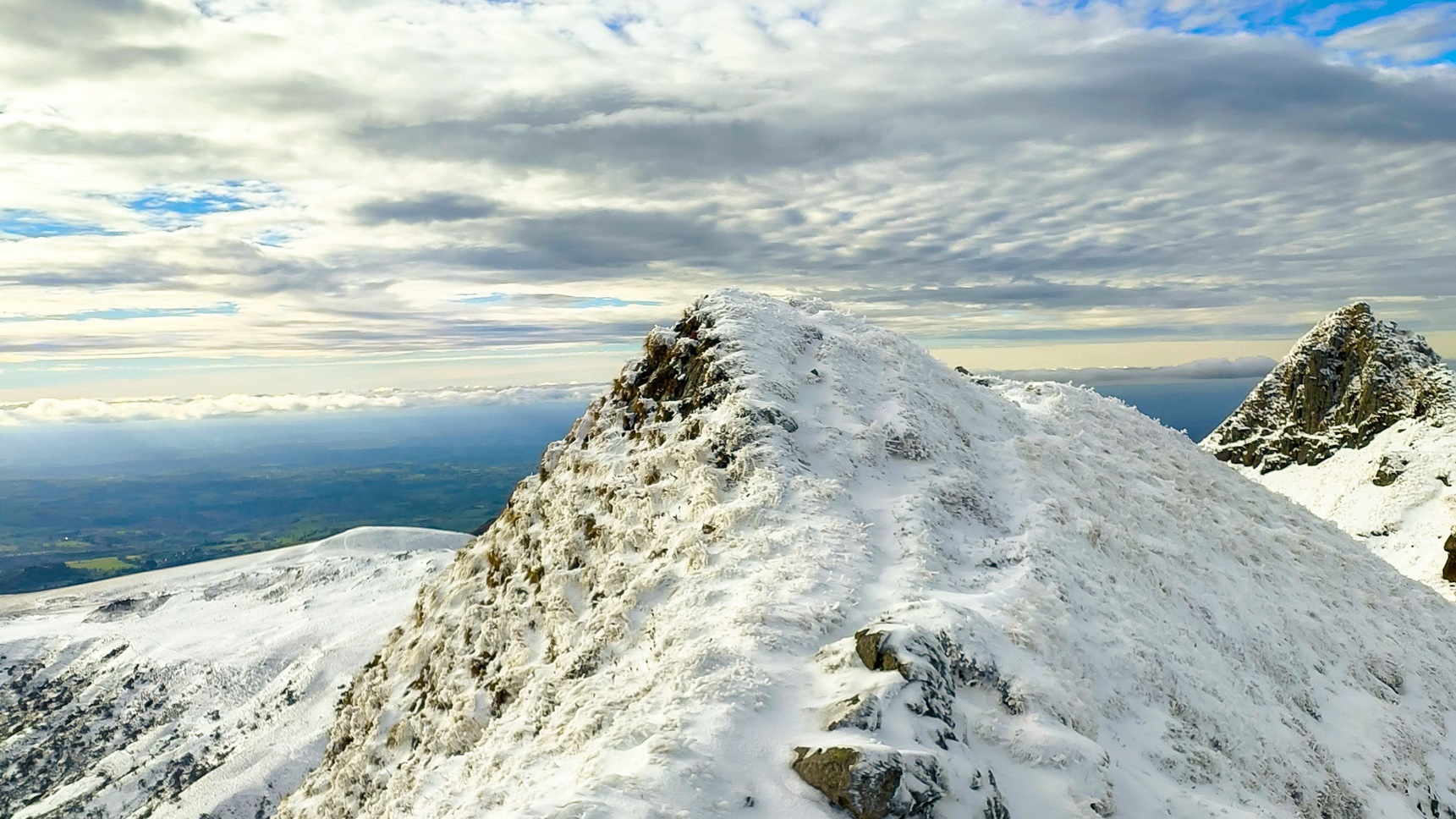 At the top of Puy de Sancy: Snow is coming in November 2022!