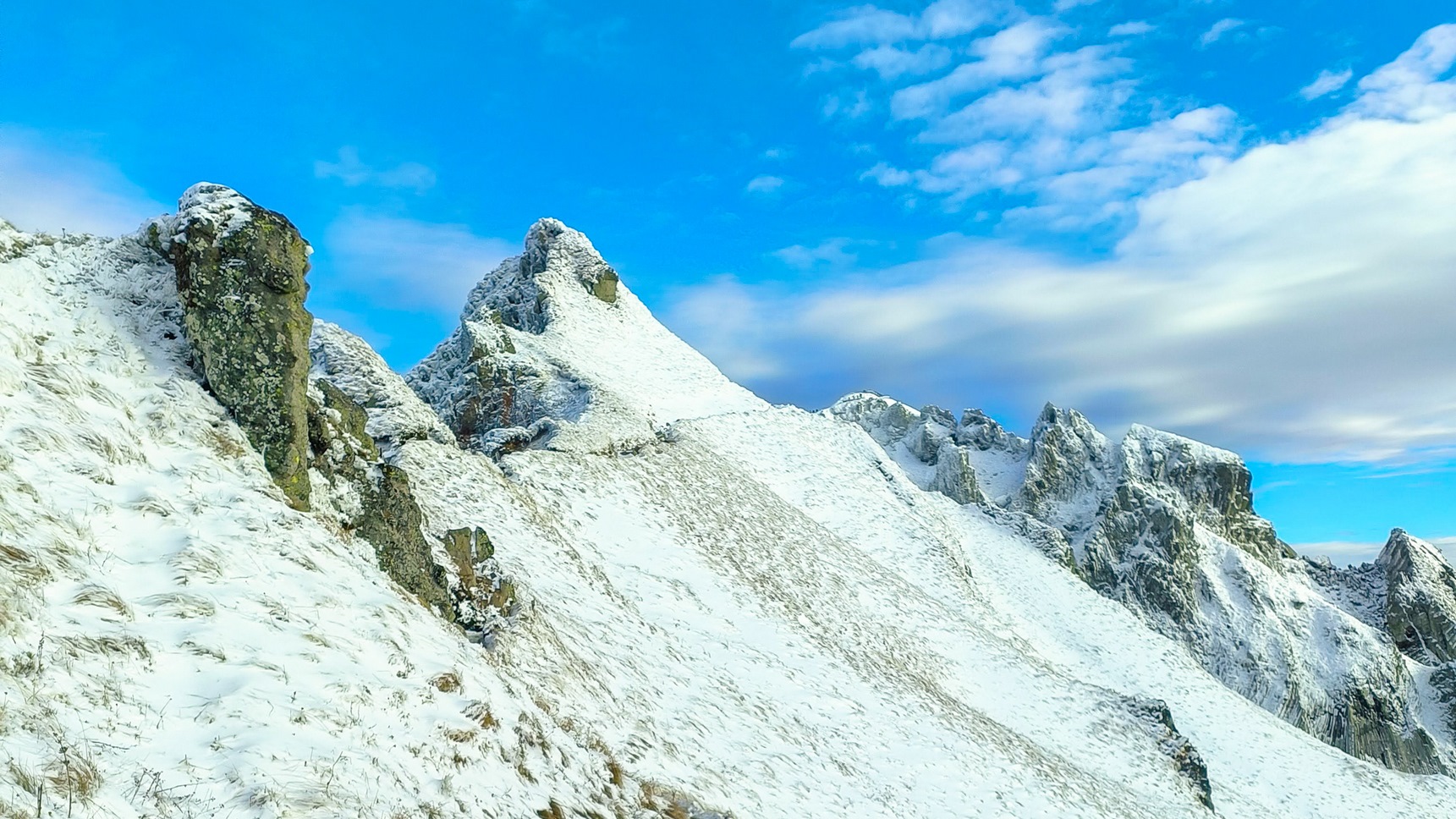 From Val de Courre to the snow-capped summit of Puy de Sancy: A winter landscape in November 2022!