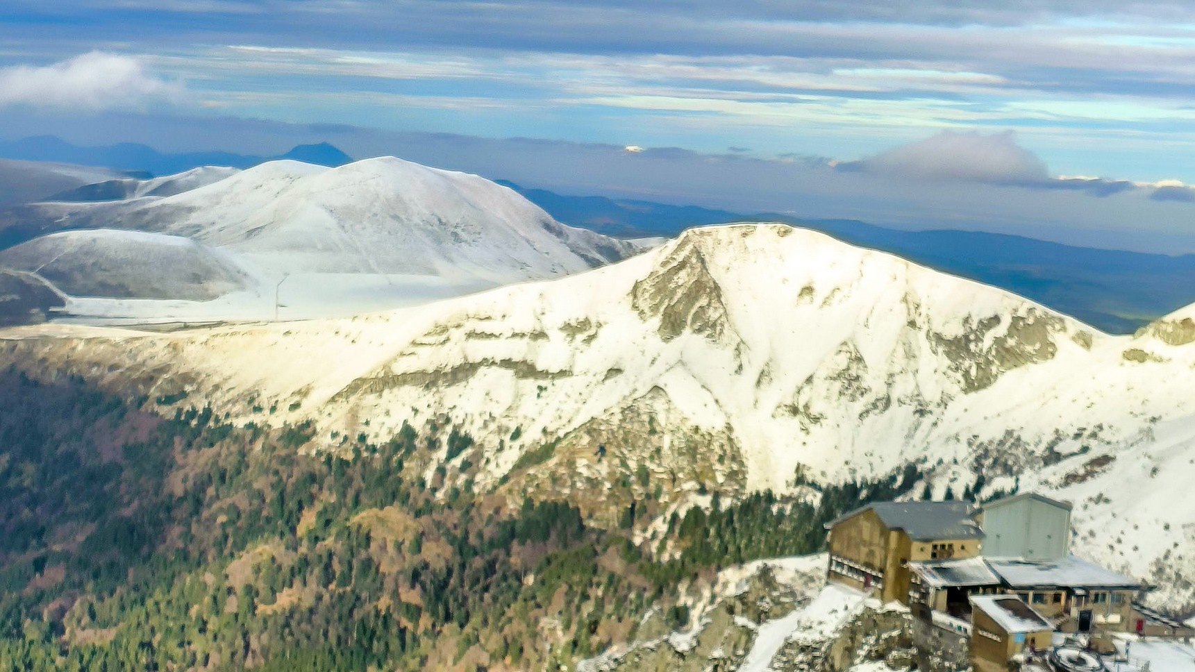 Le Puy de Sancy: The Roc de Cuzeau and the Massif Adventif are adorned in white in November 2022!