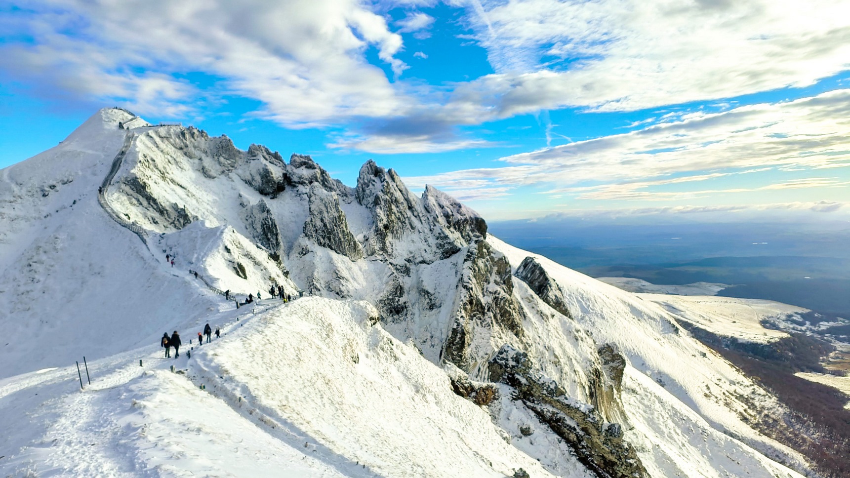 At the top of Puy de Sancy: The snow has arrived in November 2022!