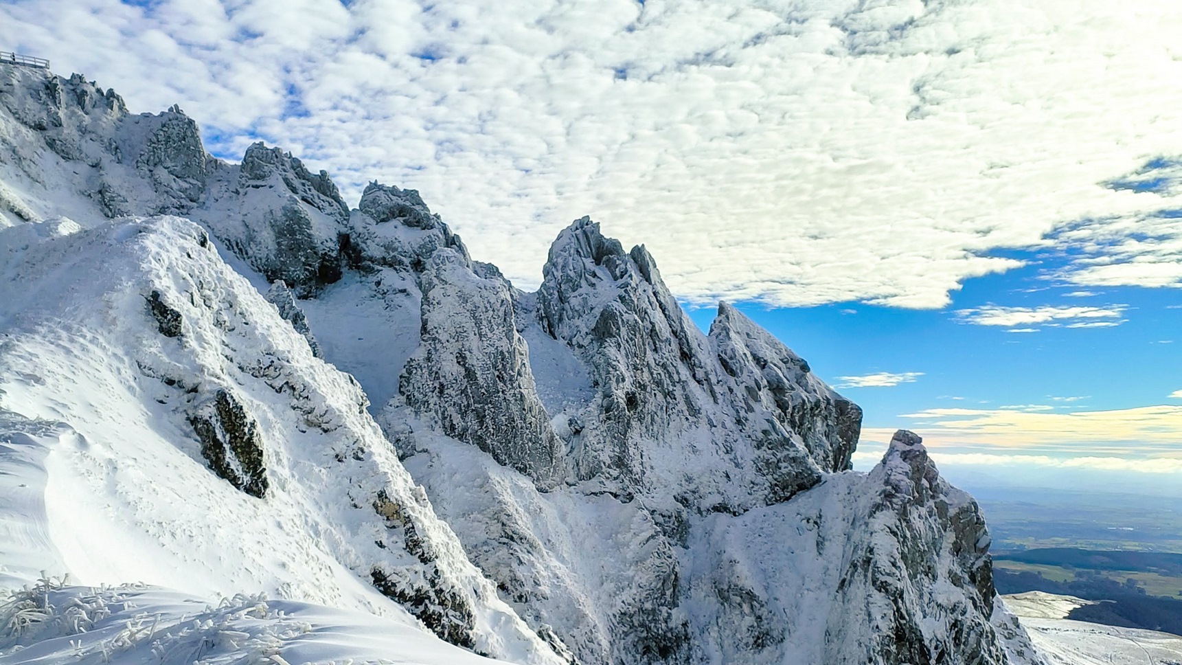 Le Puy de Sancy: The needles are adorned with white for the first snows of November 2022!