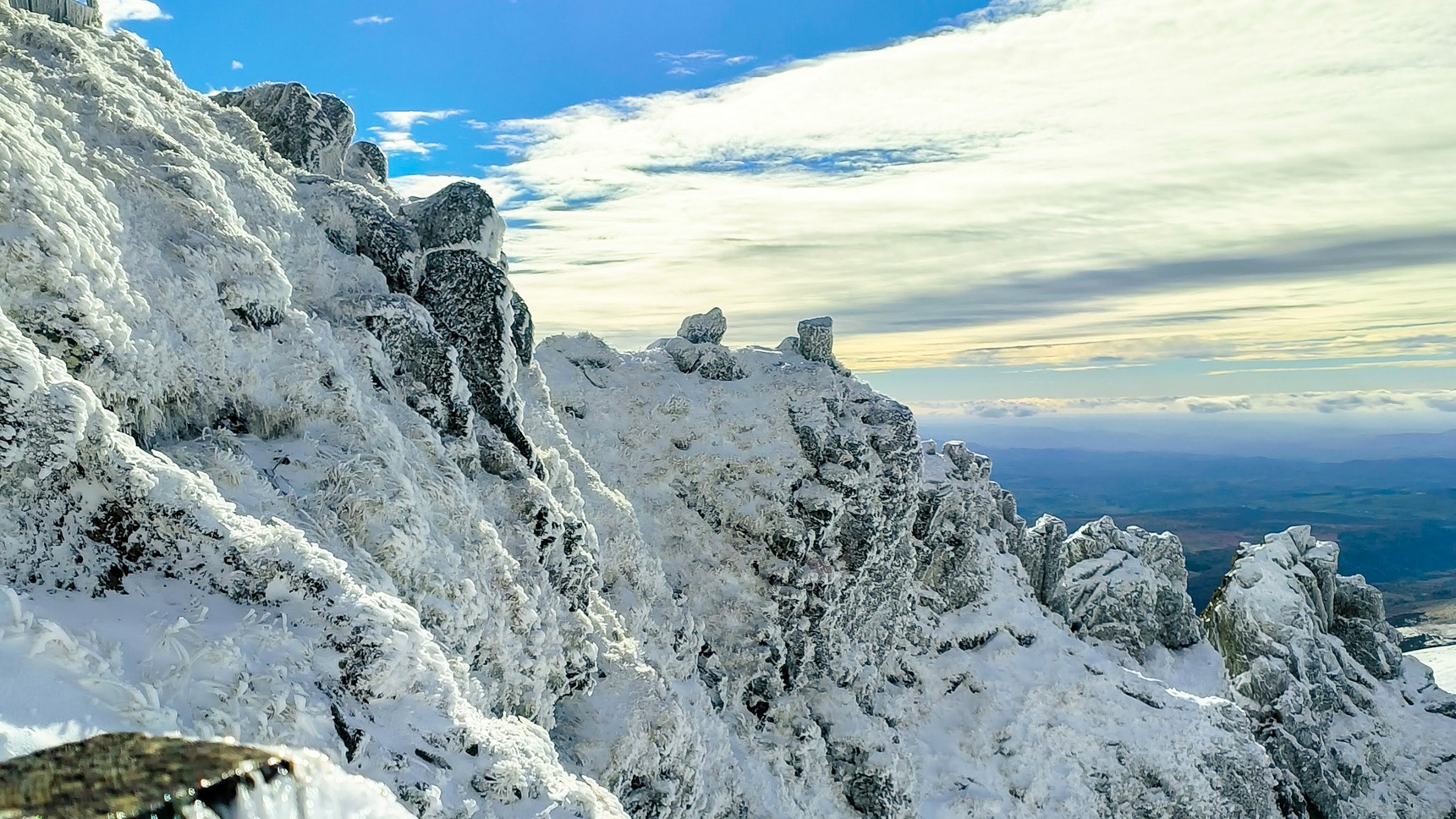 Le Puy de Sancy: Snow-covered needles in November 2022!