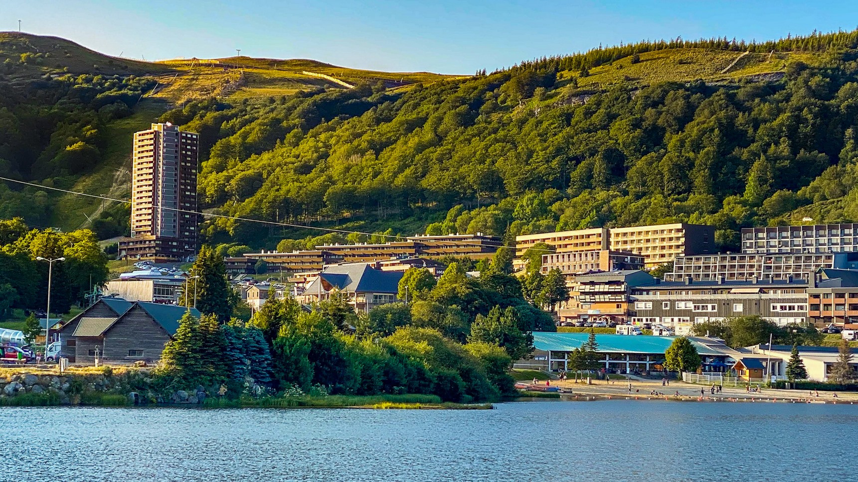 Super Besse: Town Center - Massif du Sancy Station