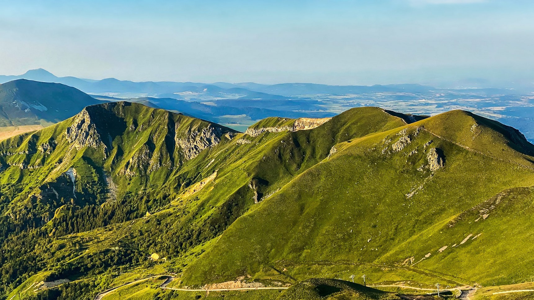 Puy de Sancy - Summits of the Monts Dore as far as the eye can see