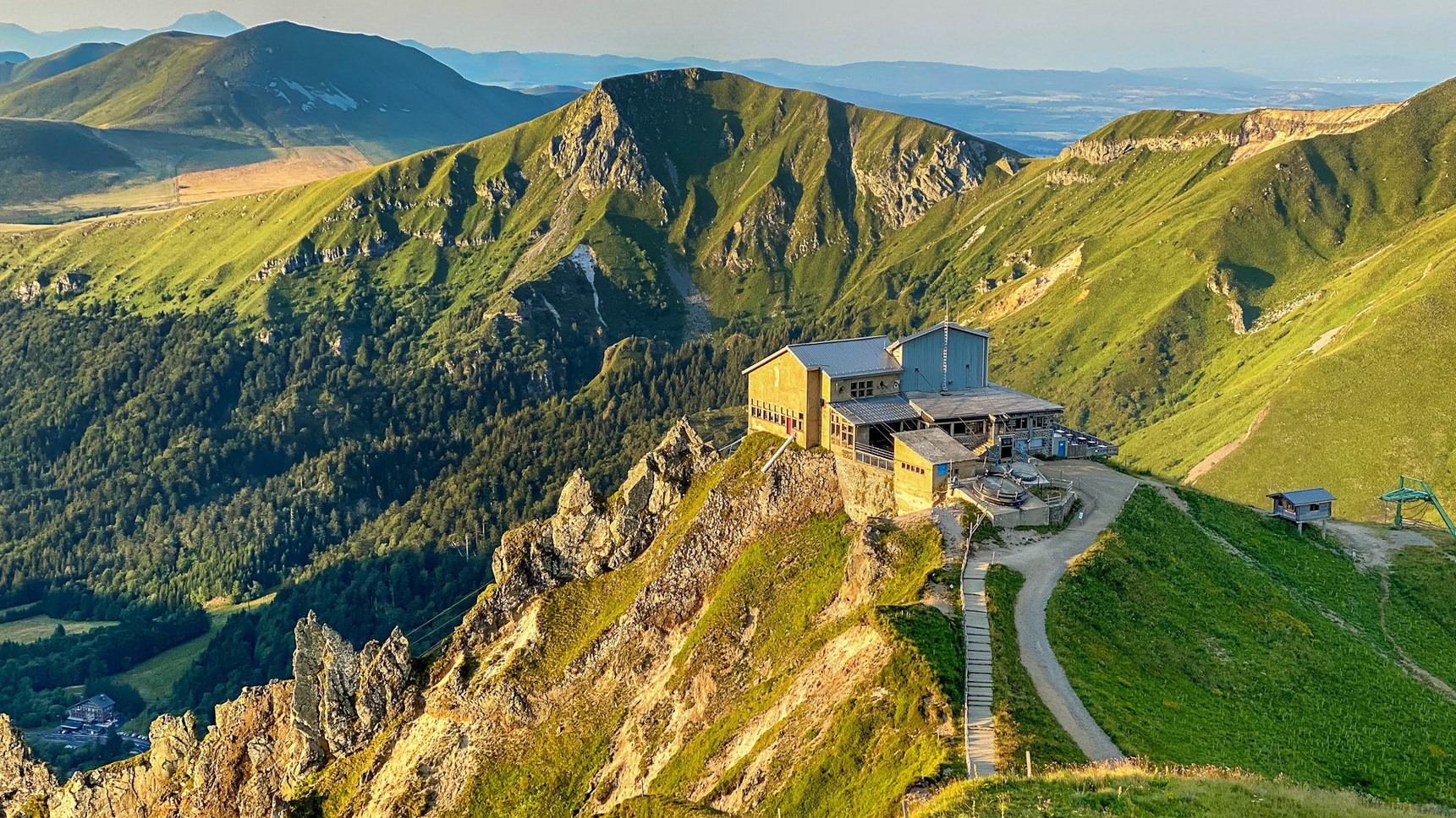 Arrival Station of the Sancy Cable Car - Summit & Exceptional Panorama