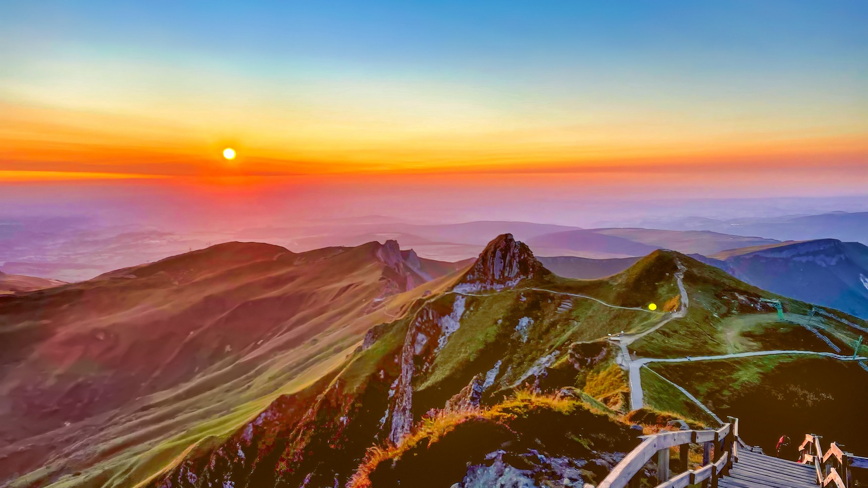 Puy de Sancy: Magical Sunset on the Massif des Dores - An Impressive Natural Spectacle