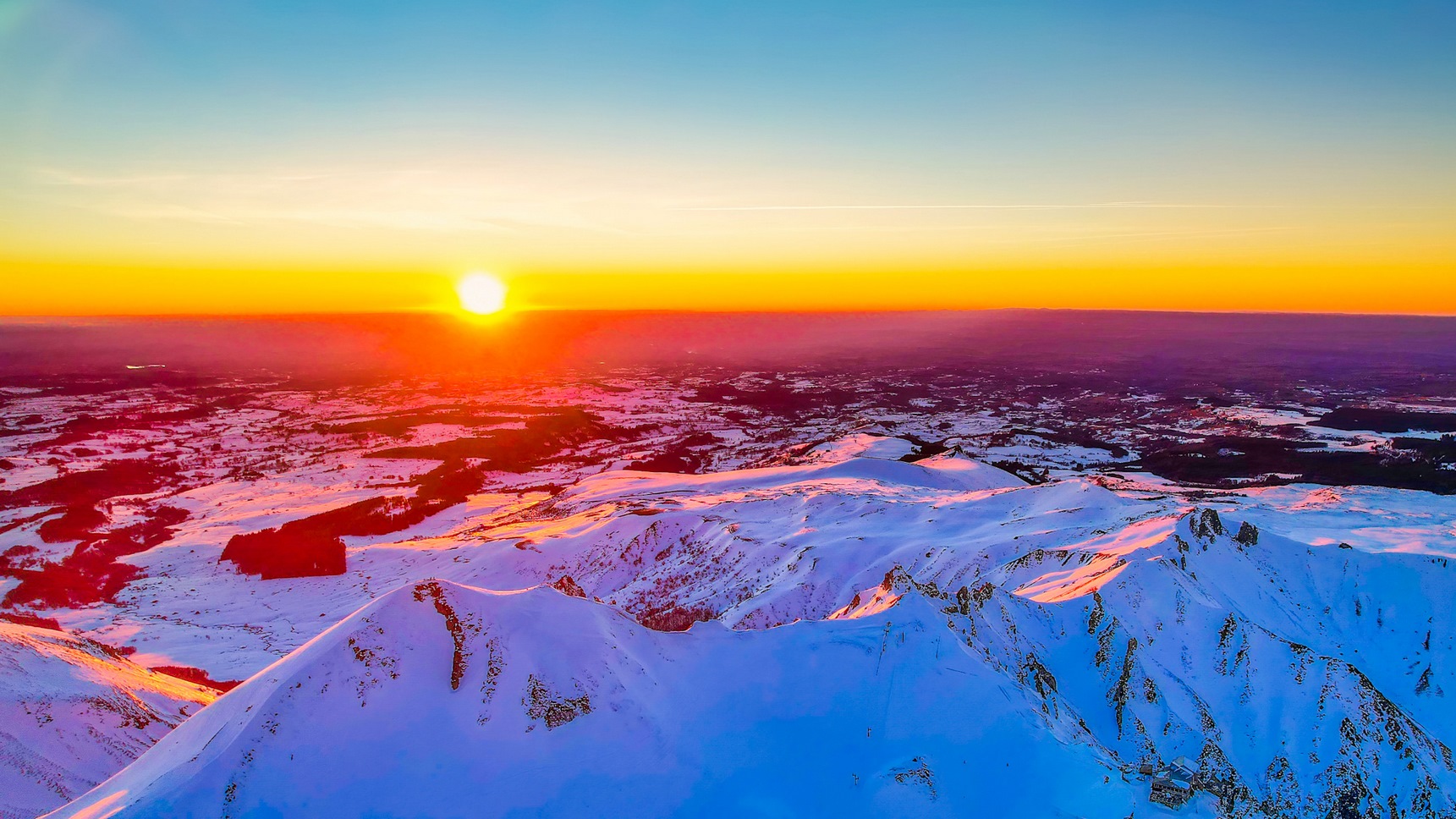 Summit of Puy de Sancy: Magical Sunset under the Snow - An Impressive Natural Spectacle