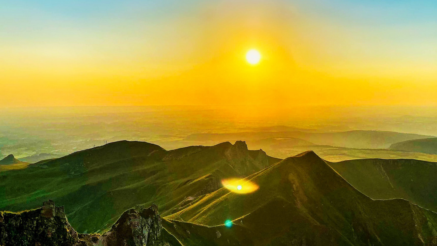 Summit of Puy de Sancy: Incredible Sunset over Puy Redon and the Chemin des Crêtes